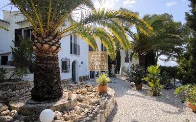 Precioso y acogedor chalet con bonito jardín.